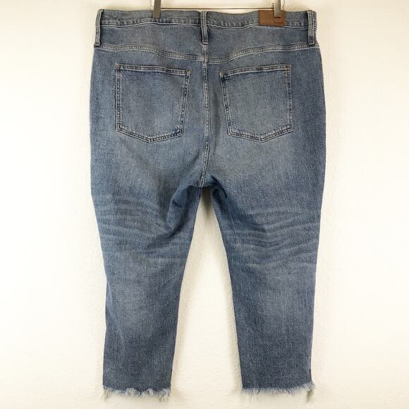 Madewell The Perfect Vintage Crop Jean in Ainsworth Wash Raw Hem Plus Size 36P - Picture 2 of 14